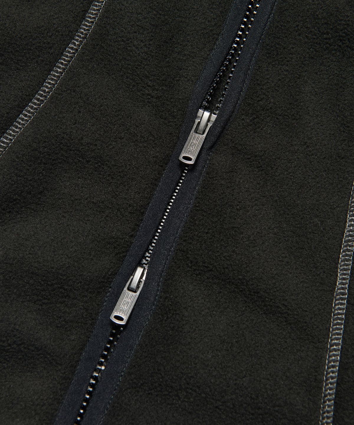 노매뉴얼(NOMANUAL) BOUND SHELL FLEECE - BLACK