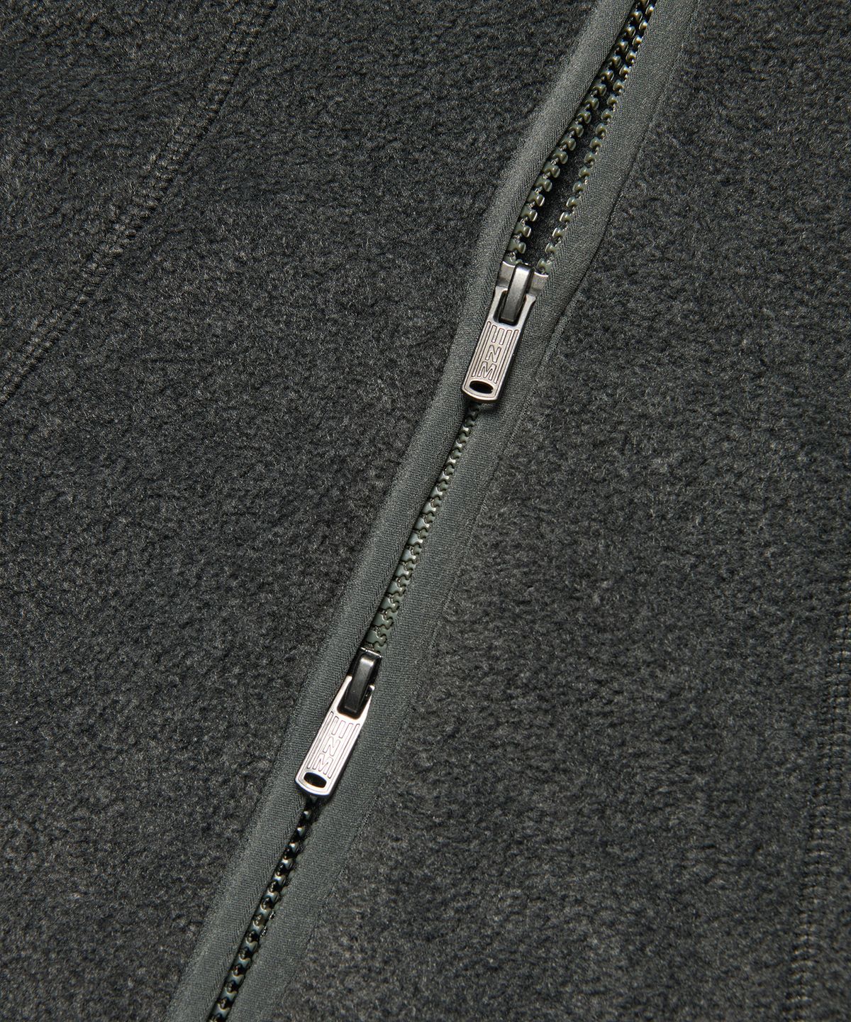 노매뉴얼(NOMANUAL) BOUND SHELL FLEECE - CHARCOAL