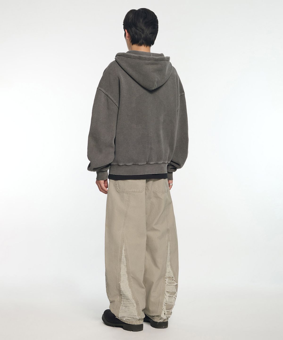 노매뉴얼(NOMANUAL) PANEL DESTROYED PANTS - BEIGE