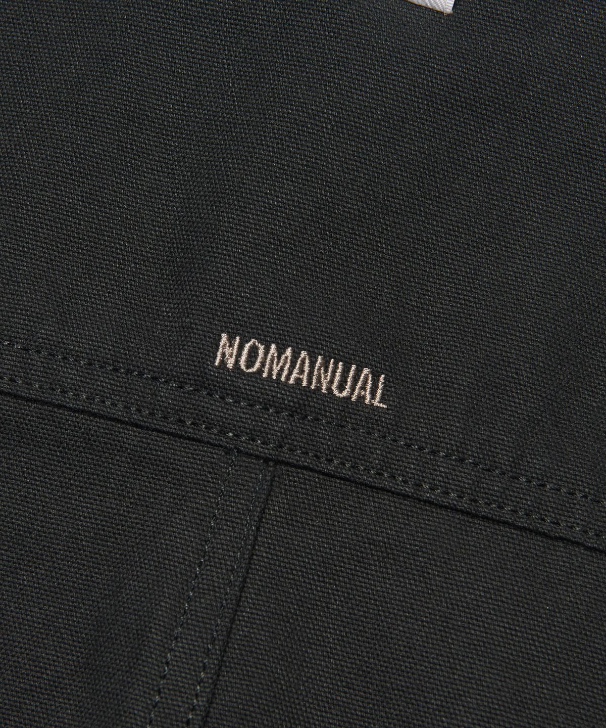 노매뉴얼(NOMANUAL) M.L CROP SHIRT - BLACK