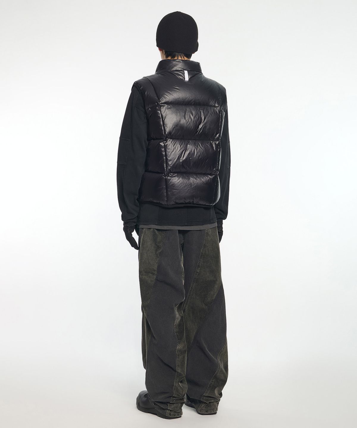 노매뉴얼(NOMANUAL) DUAL TEXTURE TWISTED PANTS - BLACK