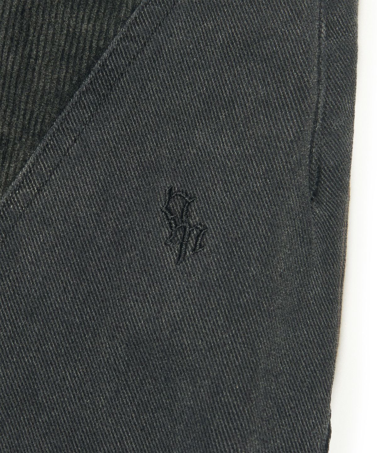 노매뉴얼(NOMANUAL) DUAL TEXTURE TWISTED PANTS - BLACK
