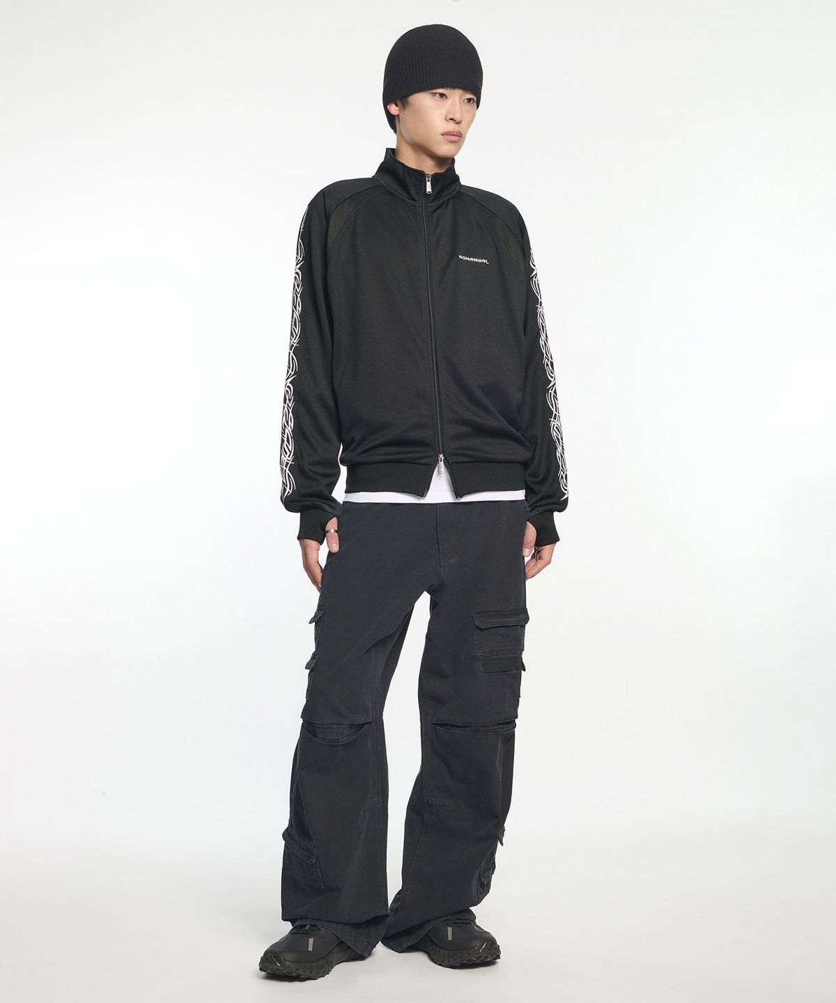 노매뉴얼(NOMANUAL) EMBROIDERED TRIBAL TRACK TOP - BLACK