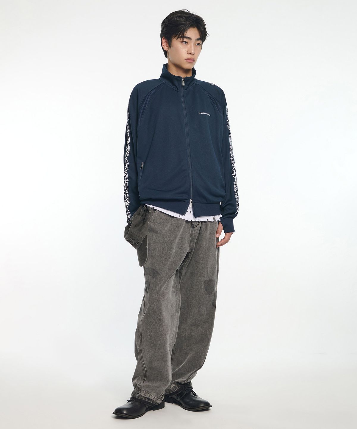 노매뉴얼(NOMANUAL) EMBROIDERED TRIBAL TRACK TOP - NAVY