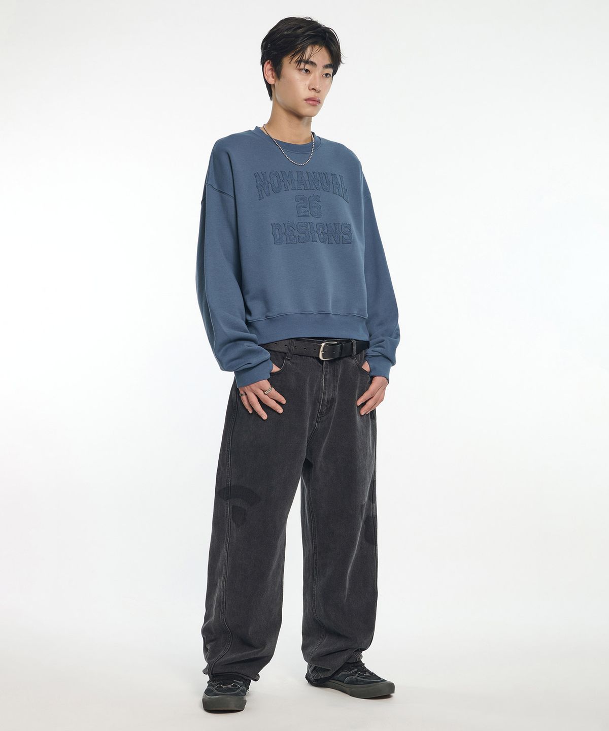 노매뉴얼(NOMANUAL) N.D.A CROP SWEATSHIRT - NAVY