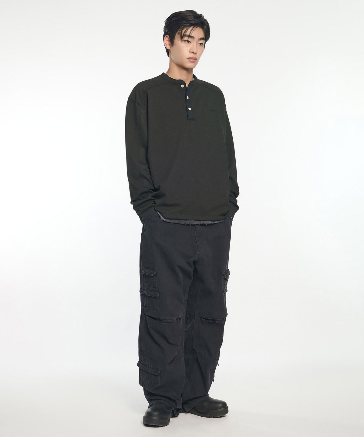 노매뉴얼(NOMANUAL) NM HENLEY NECK WAFFLE LONG SLEEVE TEE - BLACK