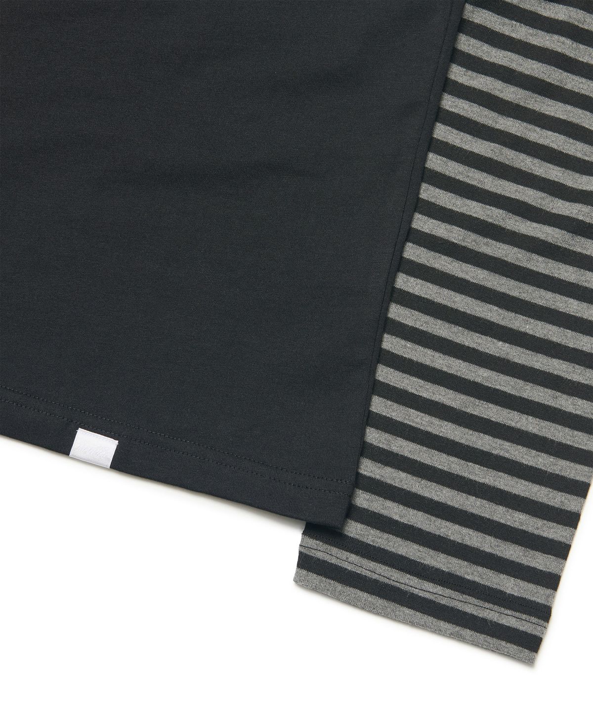 노매뉴얼(NOMANUAL) STRIPE LAYERED LONG SLEEVE TEE - BLACK
