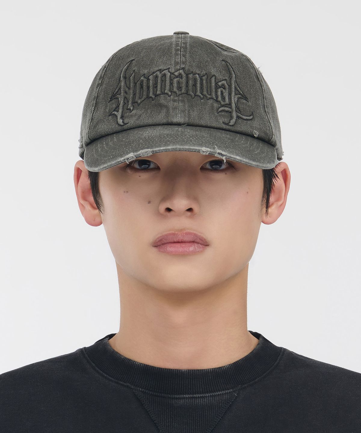 노매뉴얼(NOMANUAL) GOTHIC LOGO WASHED BALL CAP - WASHED BLACK