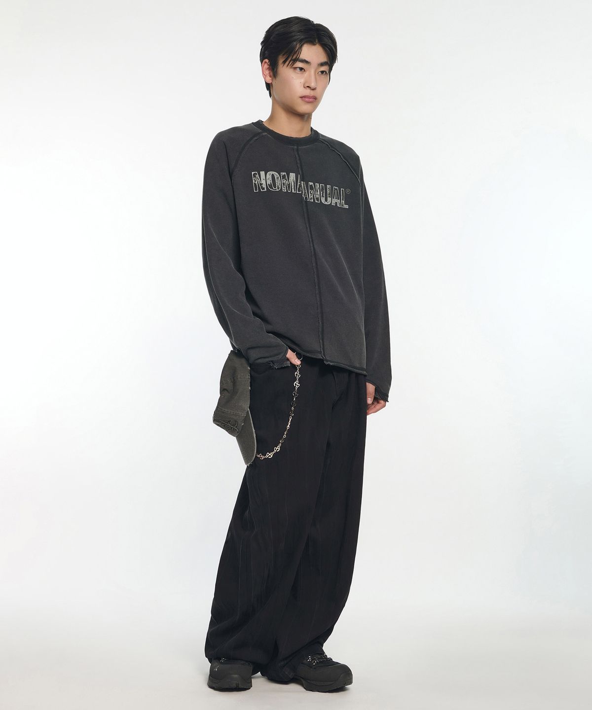 노매뉴얼(NOMANUAL) RAW SPLIT LONG SLEEVE TEE - WASHED BLACK