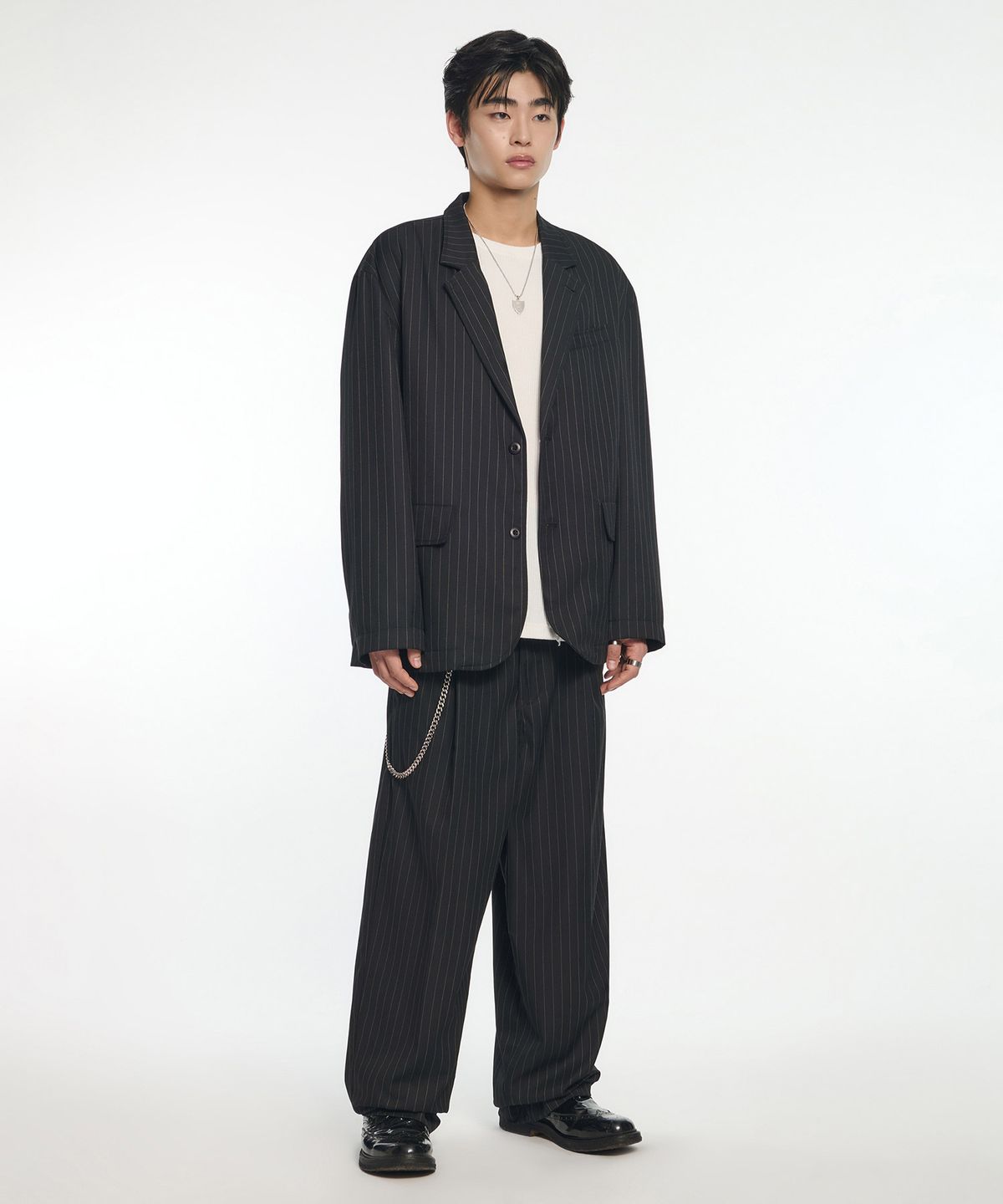 노매뉴얼(NOMANUAL) ONE TUCK PLEATED PANTS - BLACK STRIPE