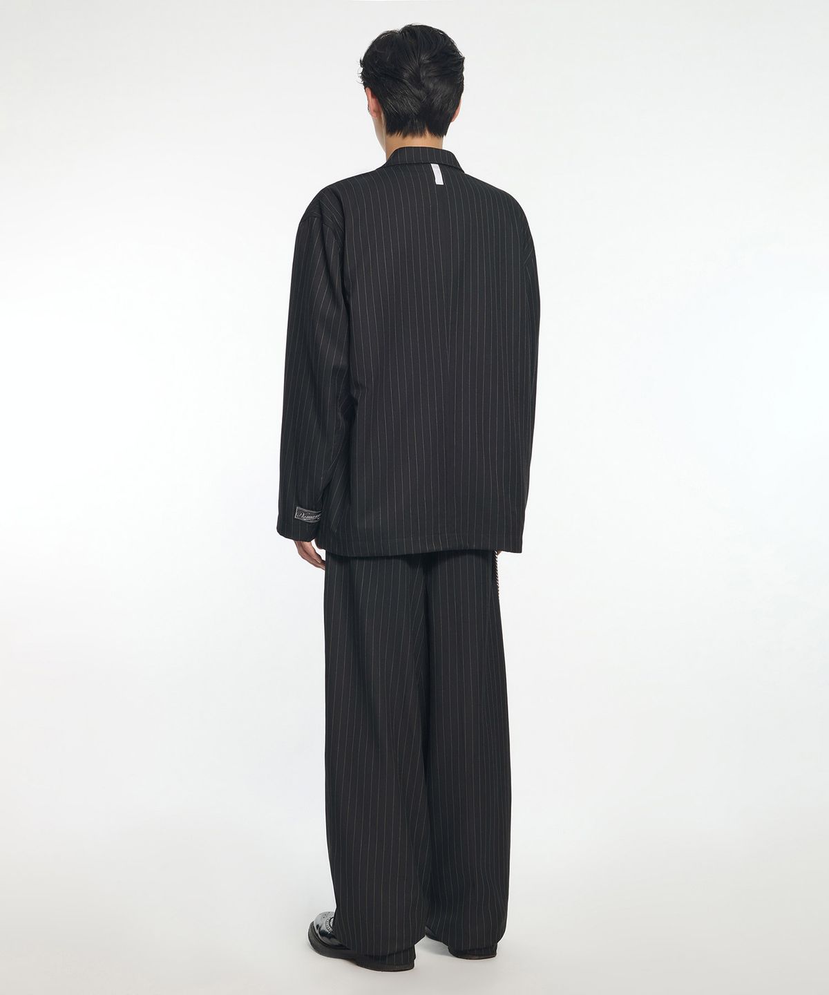 노매뉴얼(NOMANUAL) ONE TUCK PLEATED PANTS - BLACK STRIPE