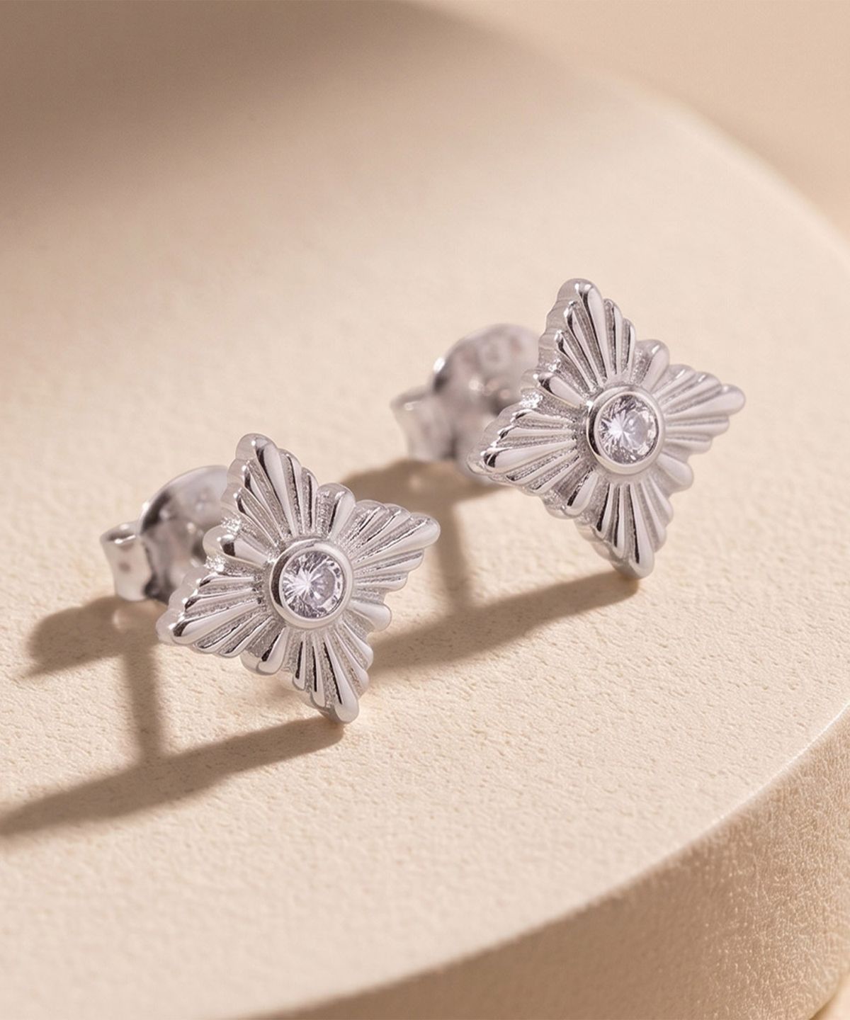 엘렌쥬얼리(HELENE JEWELRY) 실버 925 Silver 폴센 스타 은 귀걸이