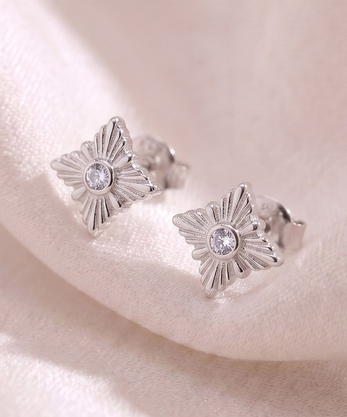 엘렌쥬얼리(HELENE JEWELRY) 실버 925 Silver 폴센 스타 은 귀걸이