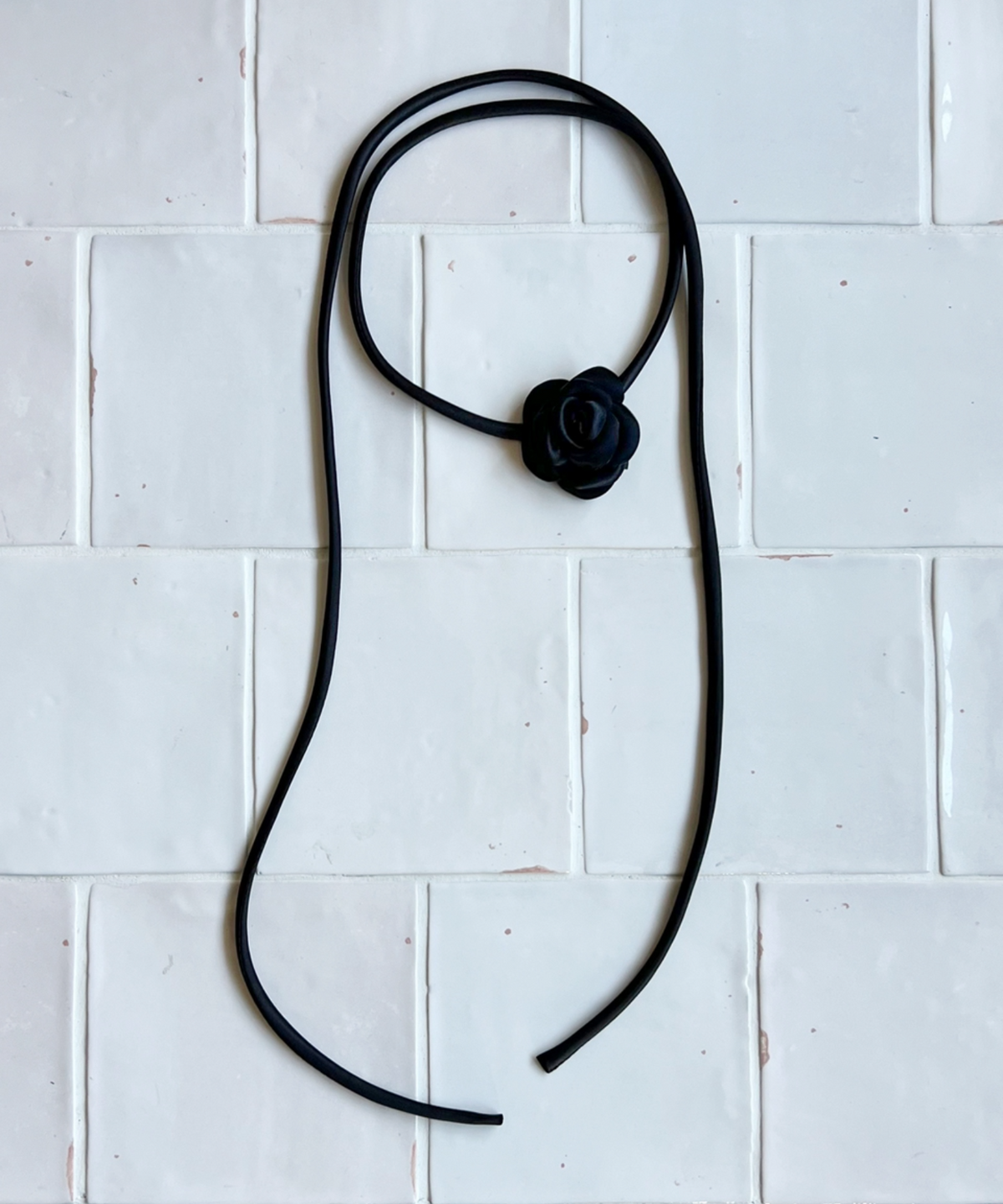 판타스틱 플래닛(FANTASTIC PLANET) black camellia string necklace