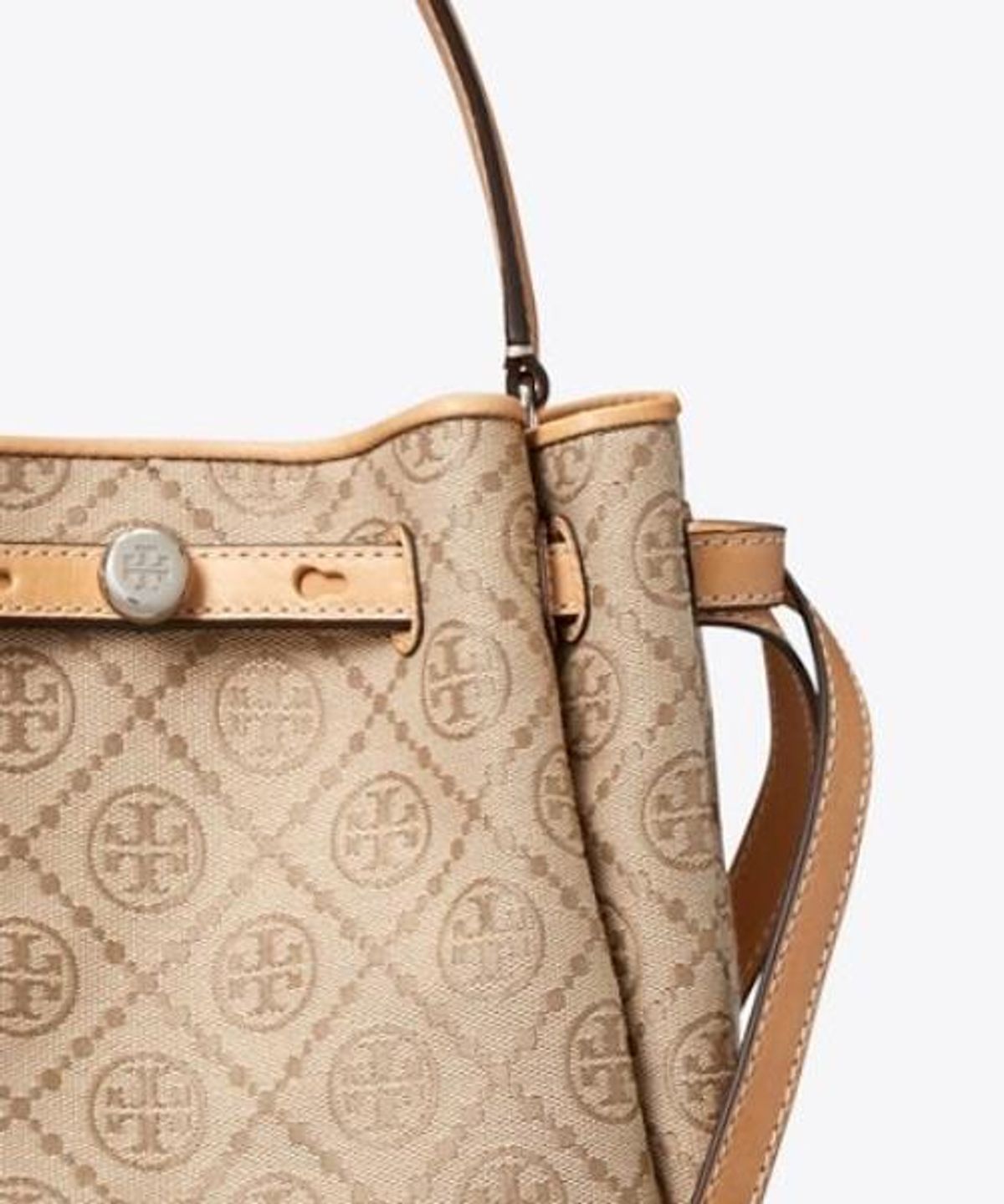 토리버치(TORYBURCH) 로미 티 모노그램 버킷 백 - 베이지