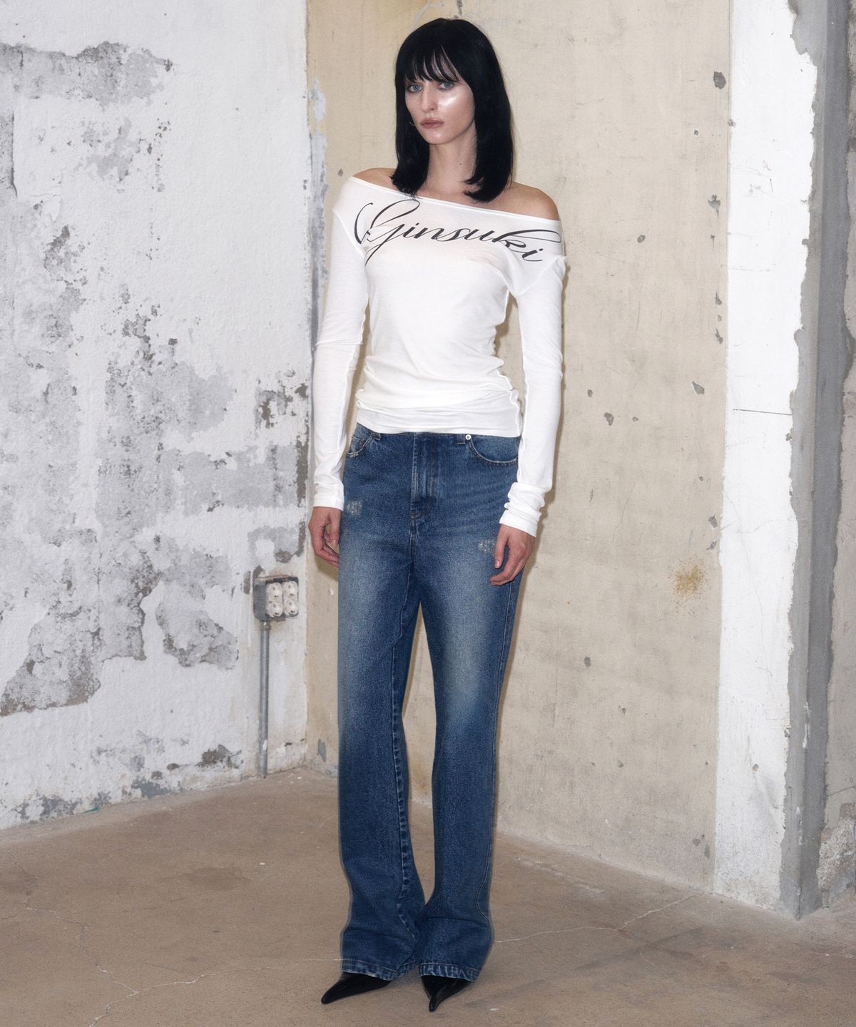 긴스키(GINSUKI) SIGNITURE LETTERING WOOL LONG SLEEVE (WHITE)