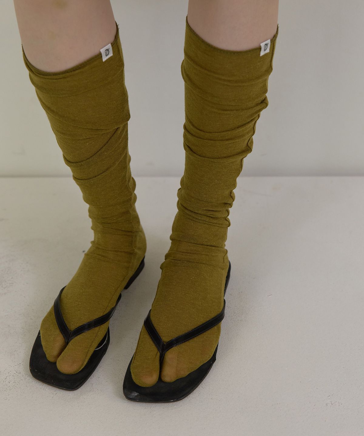 론크(LONQUE) SOLID KNEE SOCKS (4COLOR)