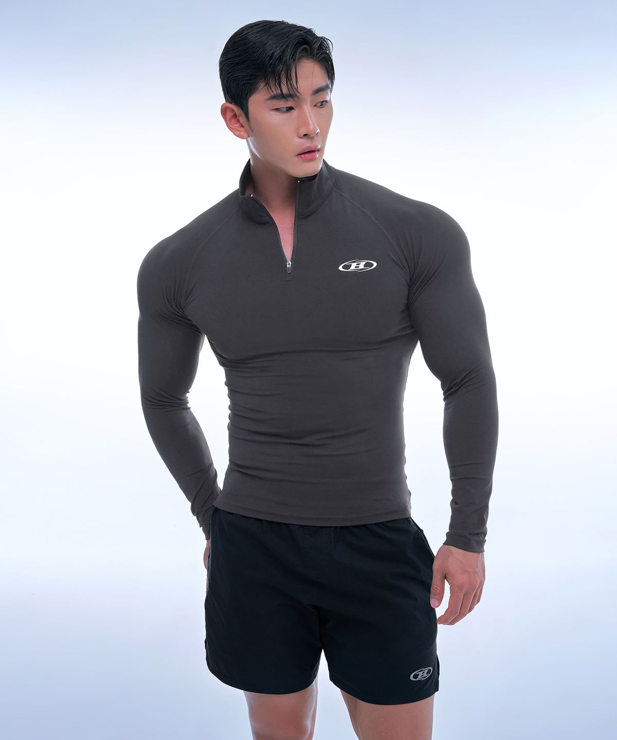 본투윈(BORN TO WIN) SYMBOL B MUSCLE FIT HALF ZIP-UP LONGSLEEVE [CHARCOAL]