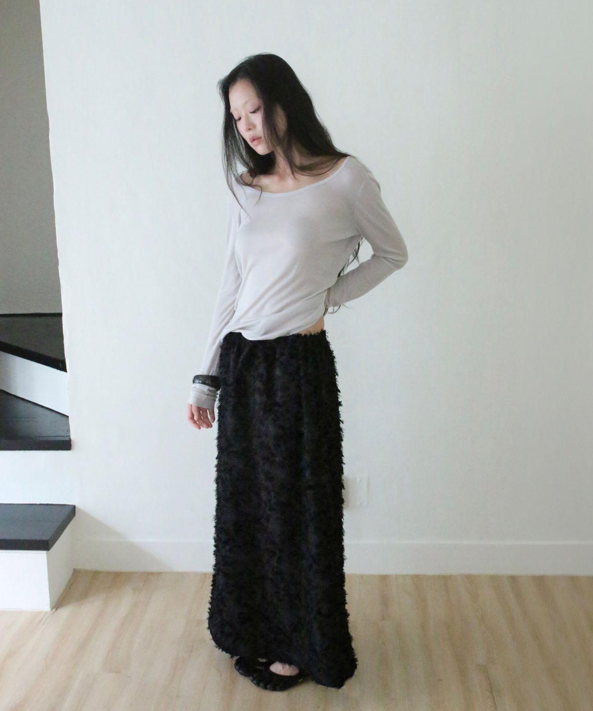 포에브(POEV) Flower Textured Long Skirt - Black
