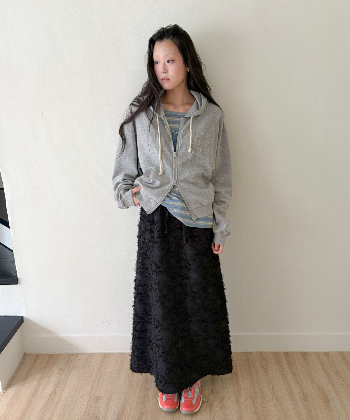 포에브(POEV) Flower Textured Long Skirt - Black
