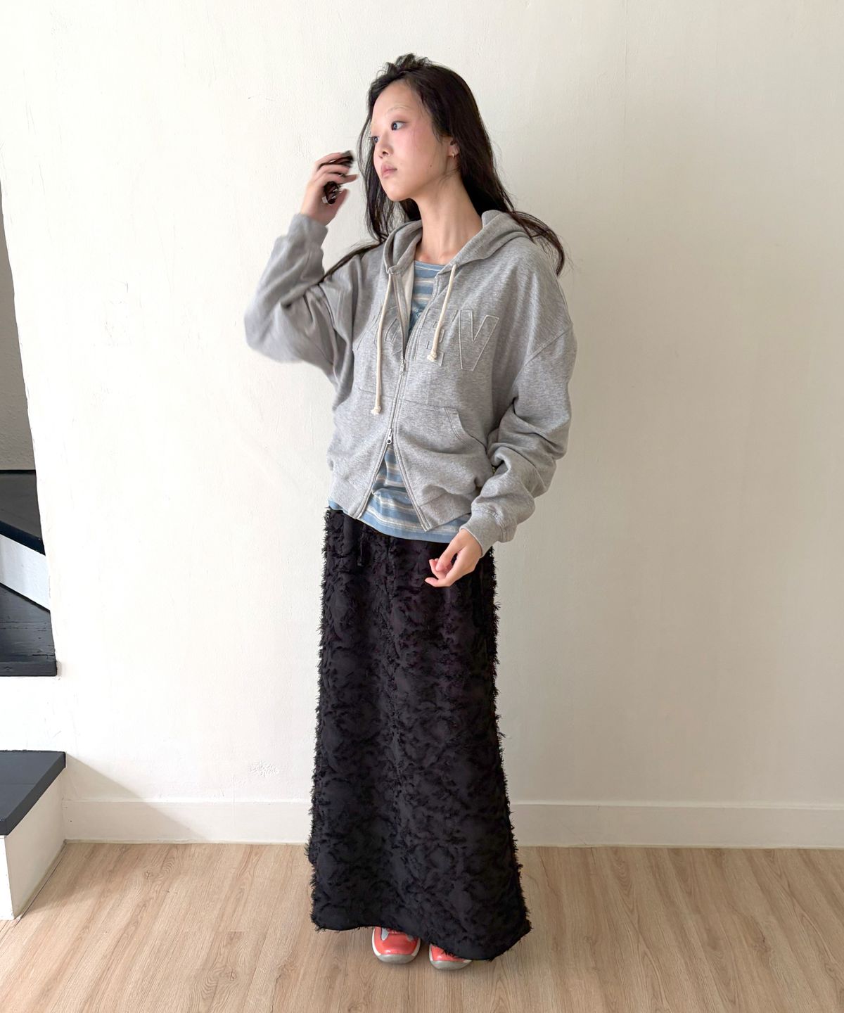 포에브(POEV) Flower Textured Long Skirt - Black