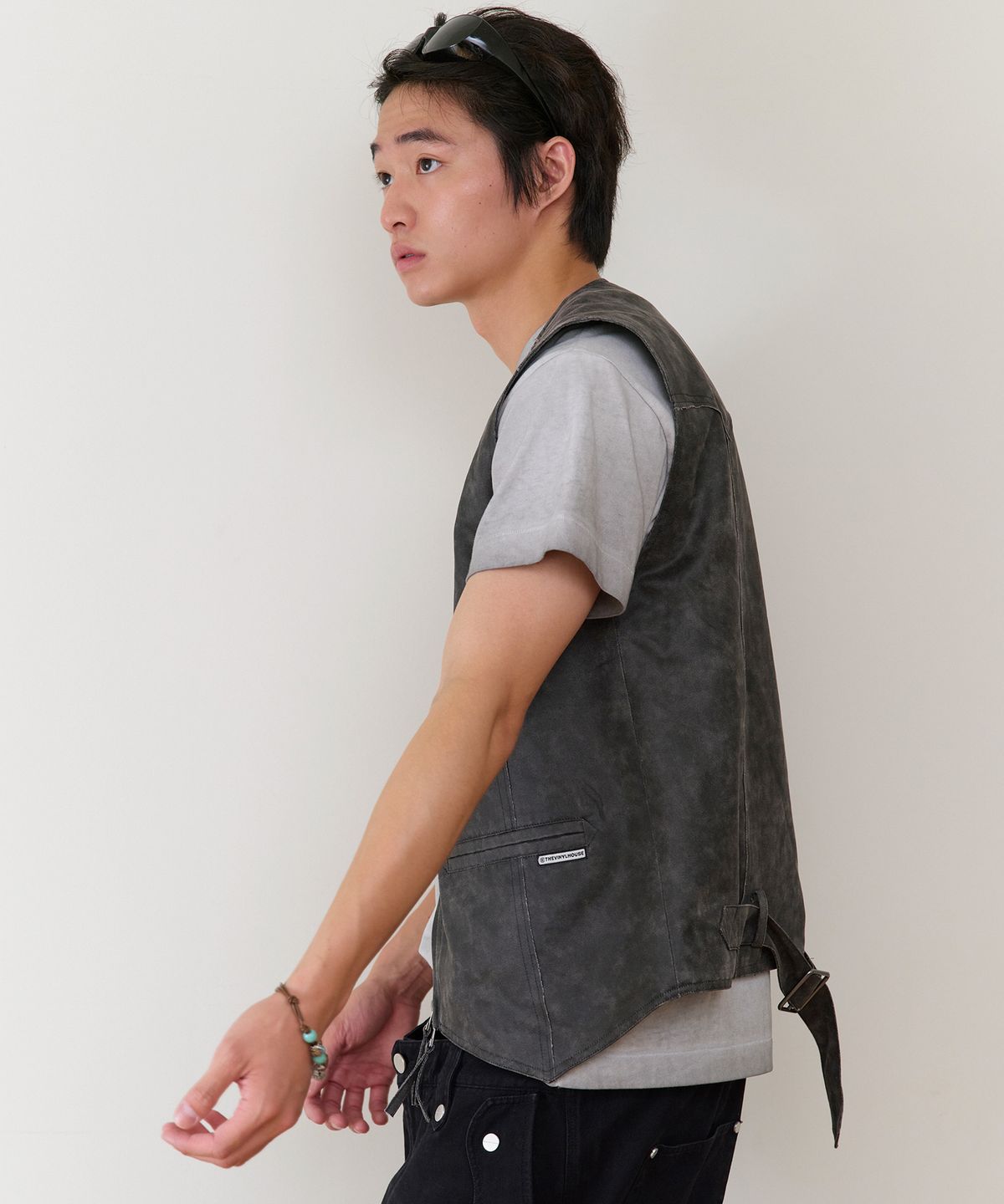 더바이닐하우스(THEVINYLHOUSE) FADED LEATHER VEST JACKET BLACK