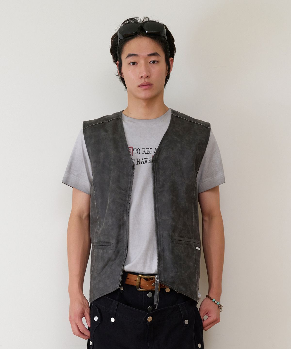 더바이닐하우스(THEVINYLHOUSE) FADED LEATHER VEST JACKET BLACK