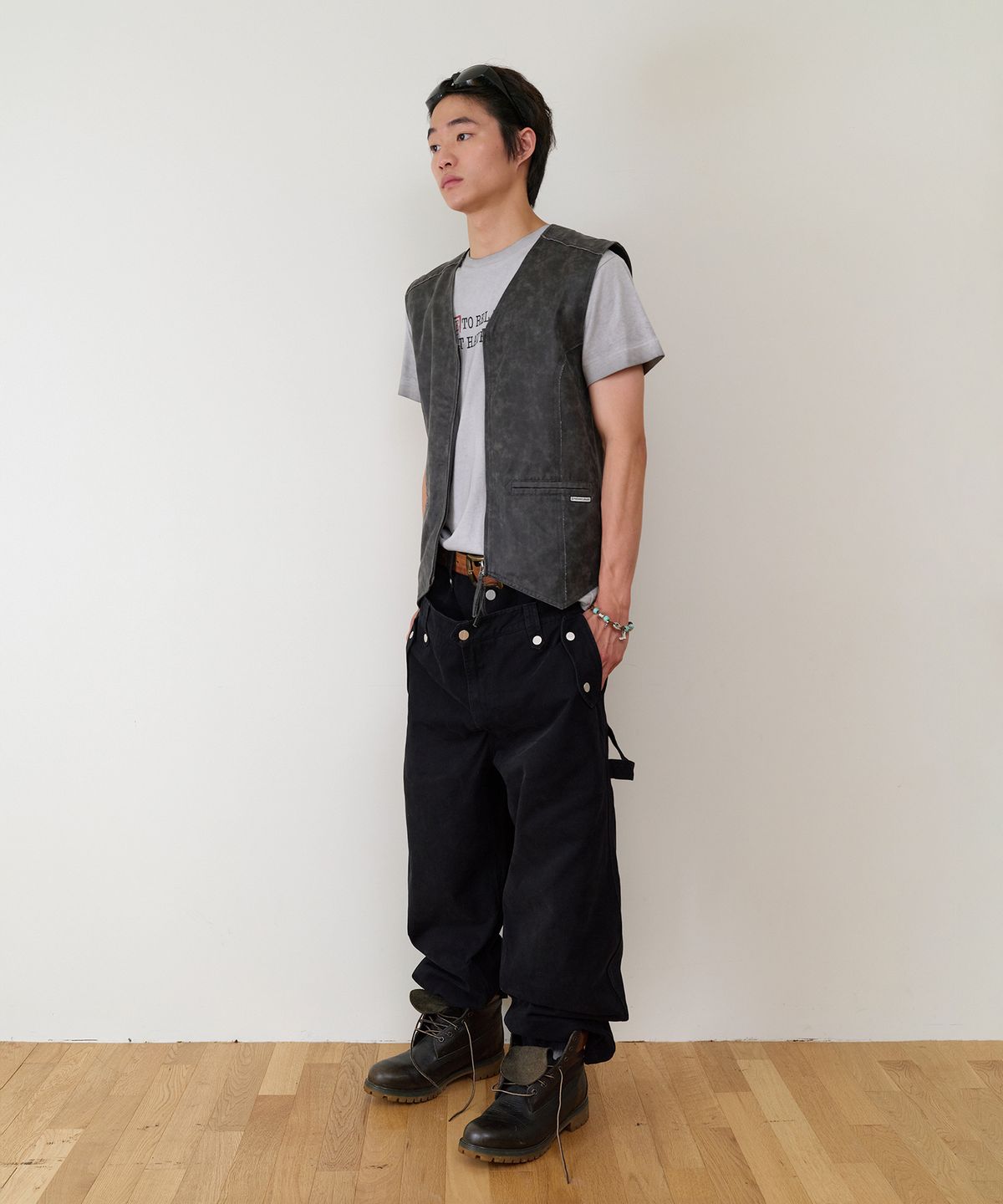 더바이닐하우스(THEVINYLHOUSE) FADED LEATHER VEST JACKET BLACK