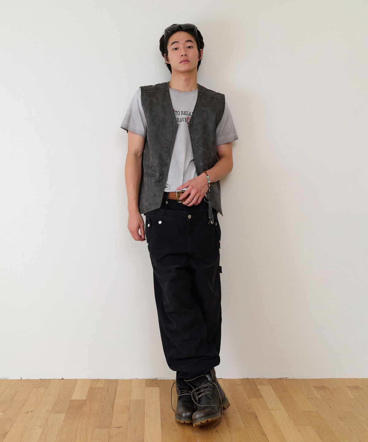 더바이닐하우스(THEVINYLHOUSE) FADED LEATHER VEST JACKET BLACK