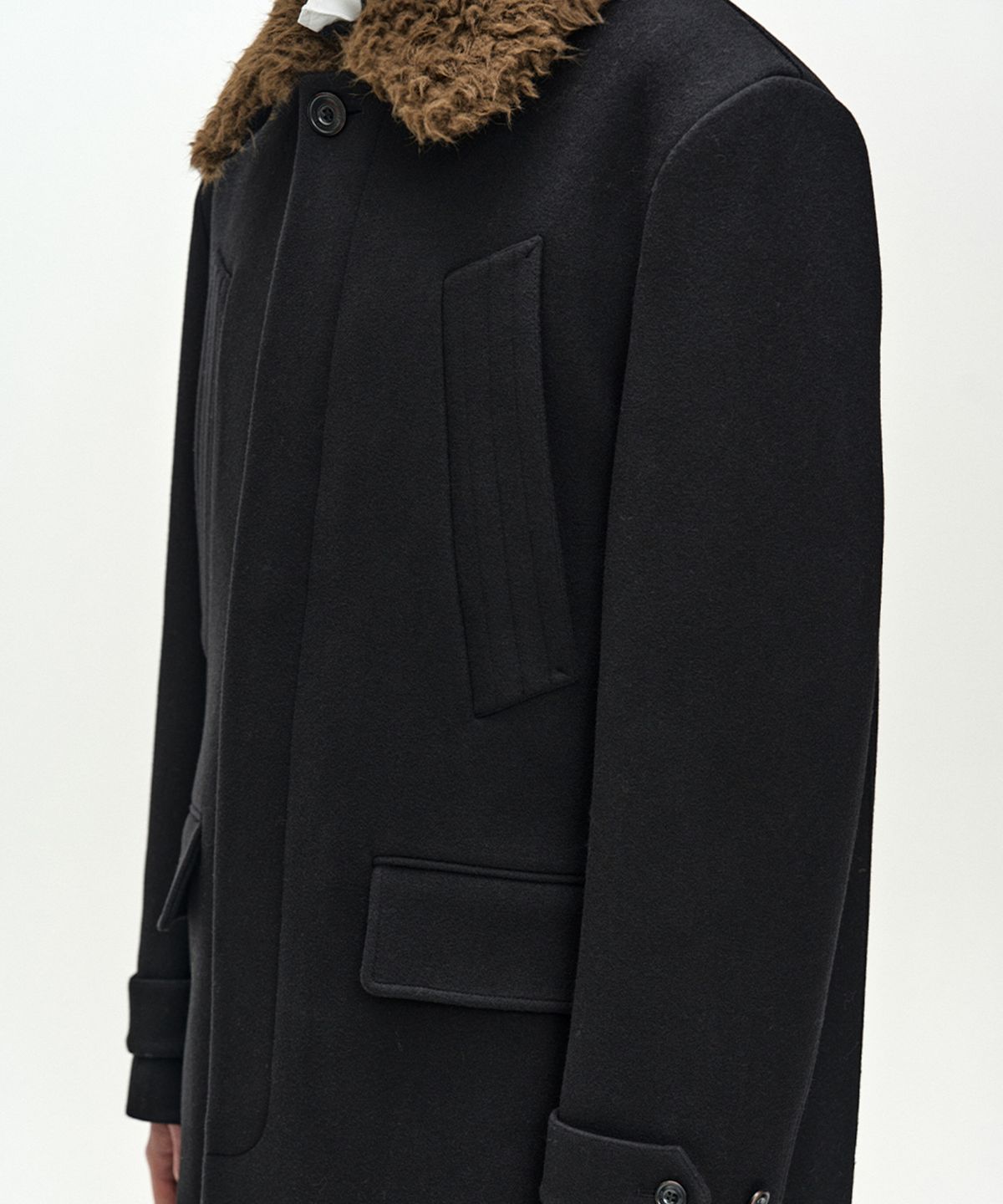 앤더슨벨(ADSB ANDERSSON BELL) DETACHABLE FUR COLLAR CHESTERFIELD COAT (BLACK)