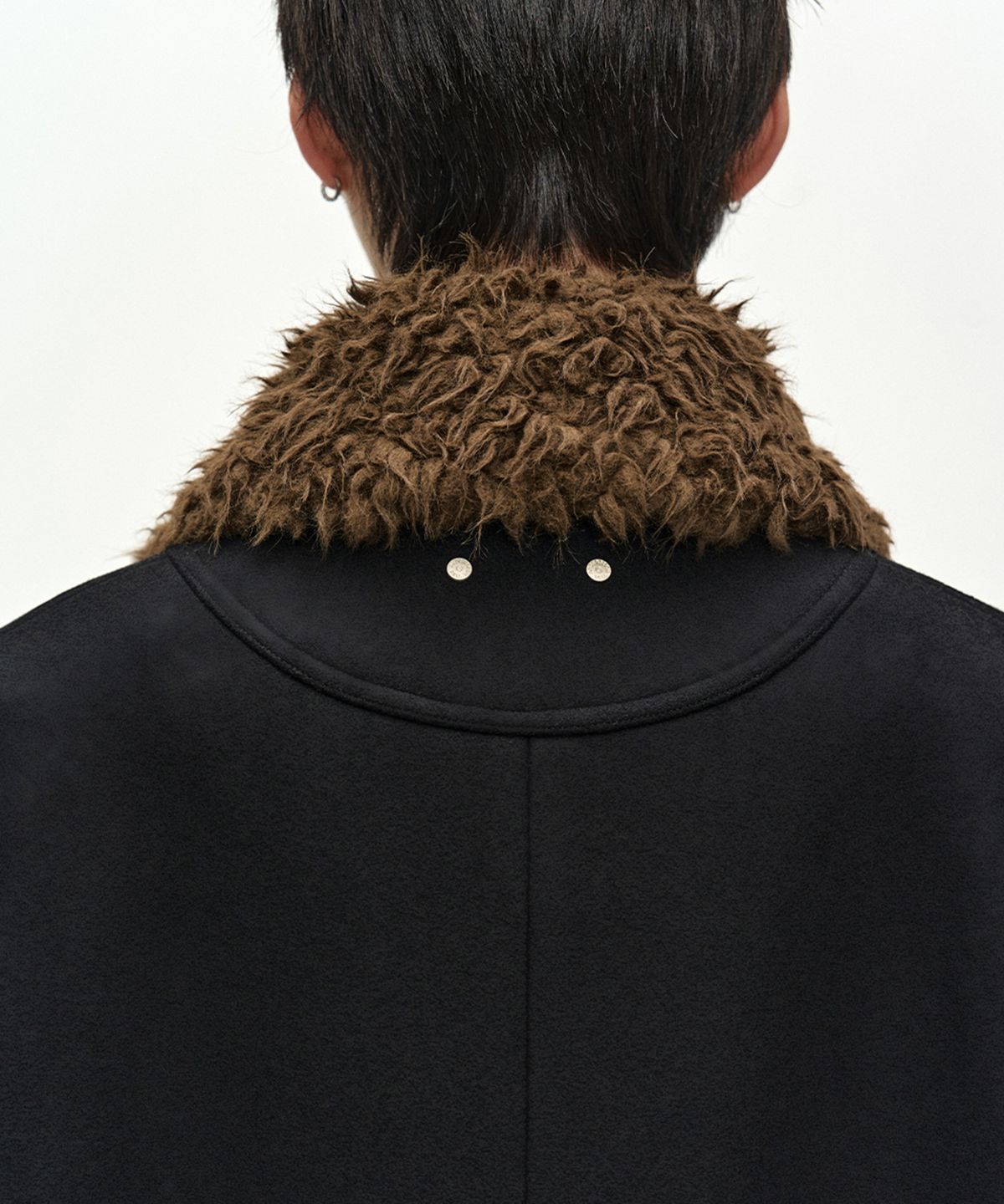 앤더슨벨(ADSB ANDERSSON BELL) DETACHABLE FUR COLLAR CHESTERFIELD COAT (BLACK)