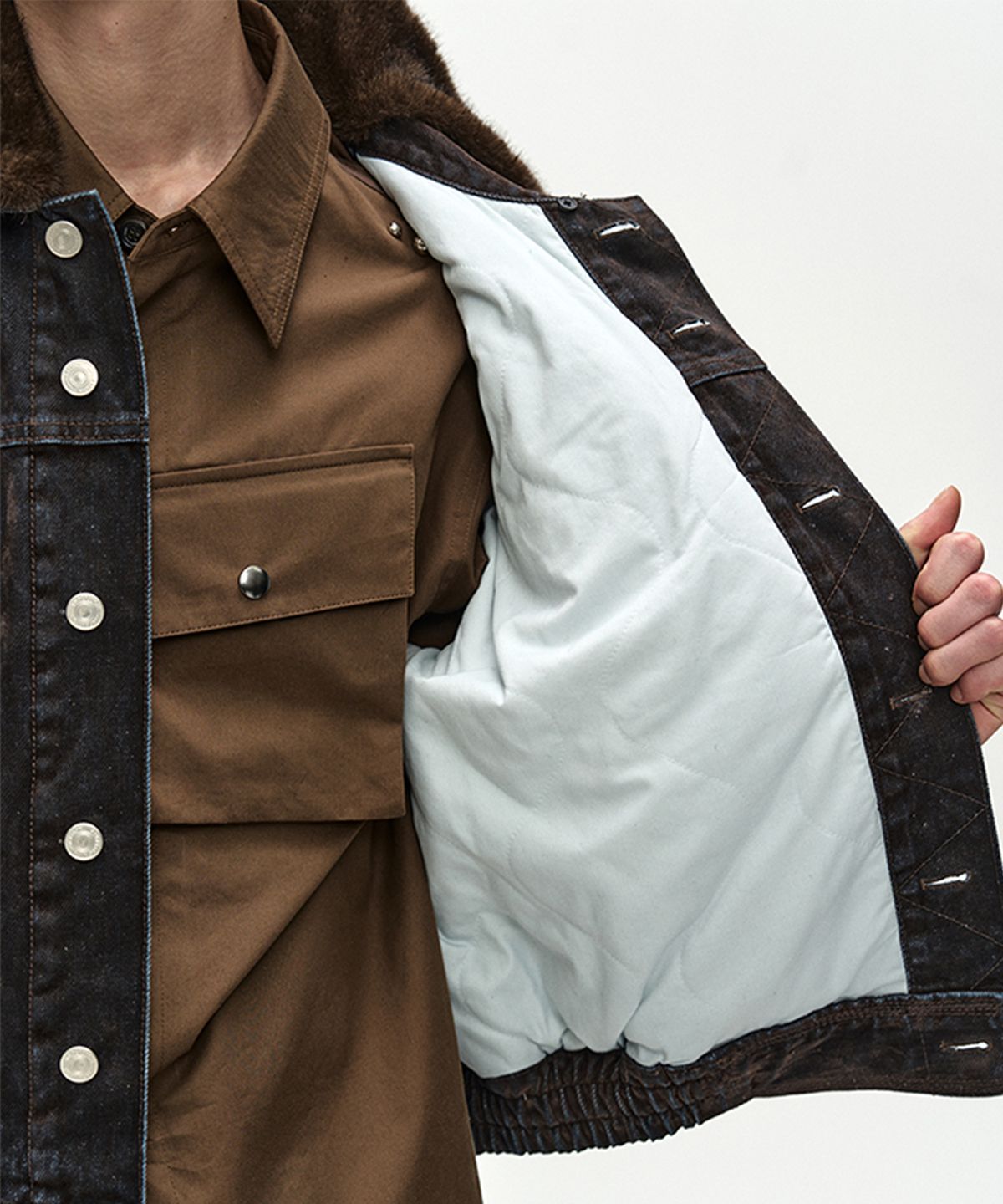 앤더슨벨(ADSB ANDERSSON BELL) UNISEX PADDED DENIM BOMBER JACKET (BROWN/BLUE)