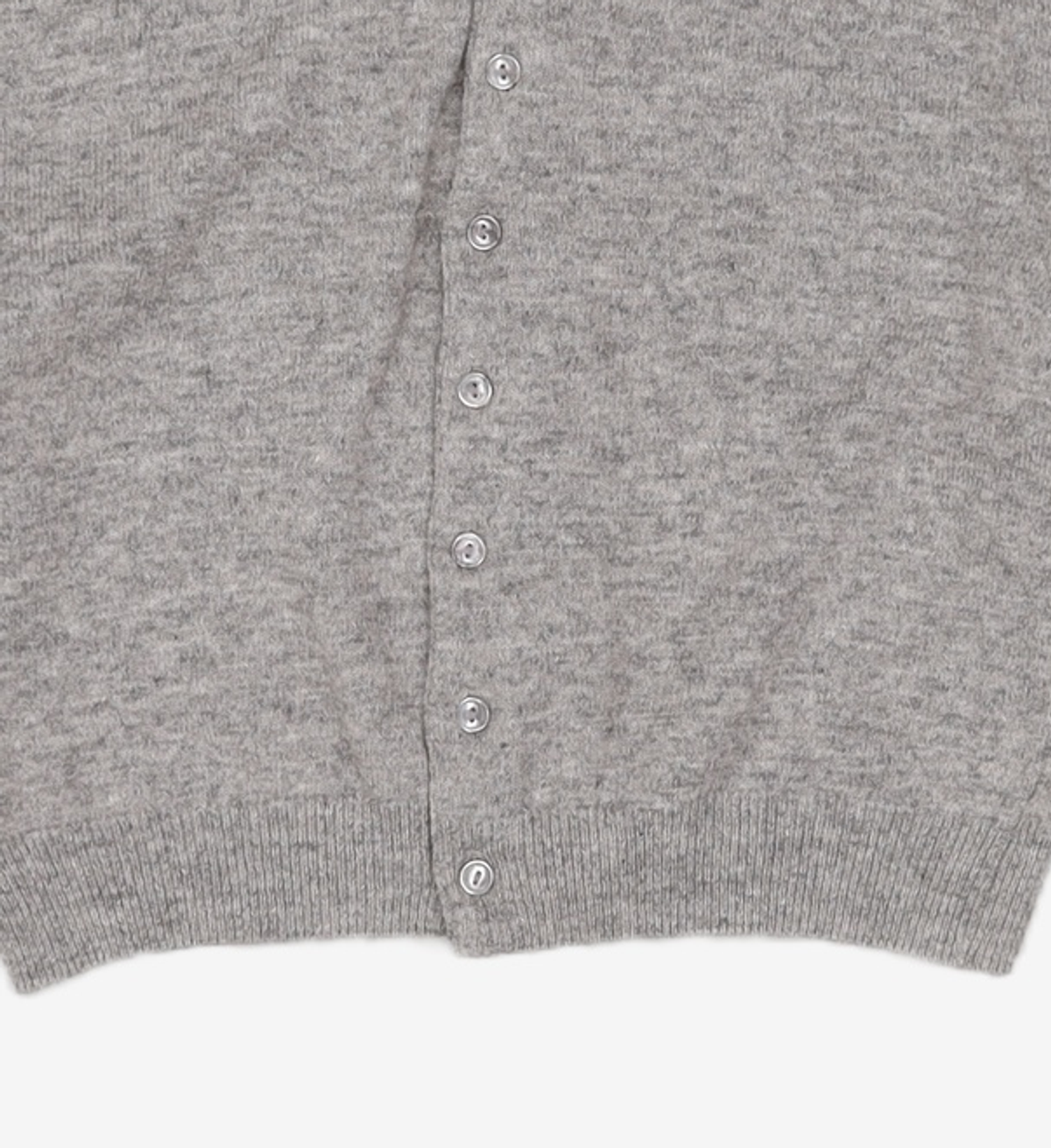 다이애그널(DIAGONAL) V NECK BUTTON CARDIGAN (light grey) XS