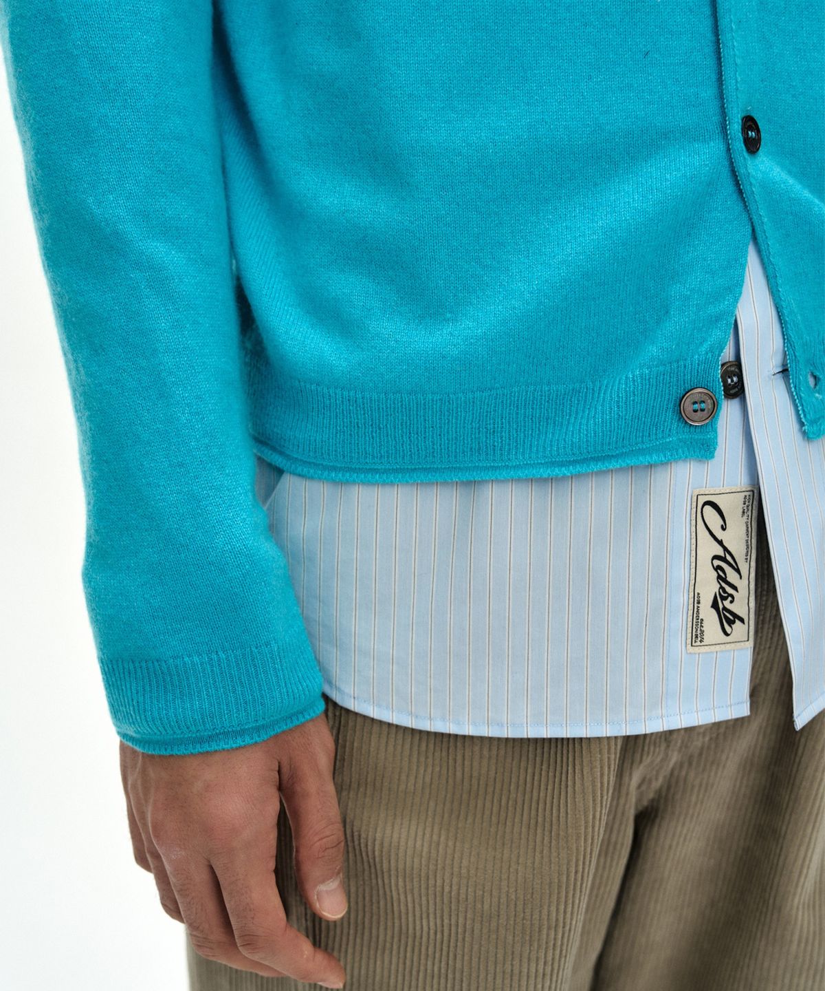 앤더슨벨(ADSB ANDERSSON BELL) SHANE CASHMERE CREW-NECK CARDIGAN (BLUE)