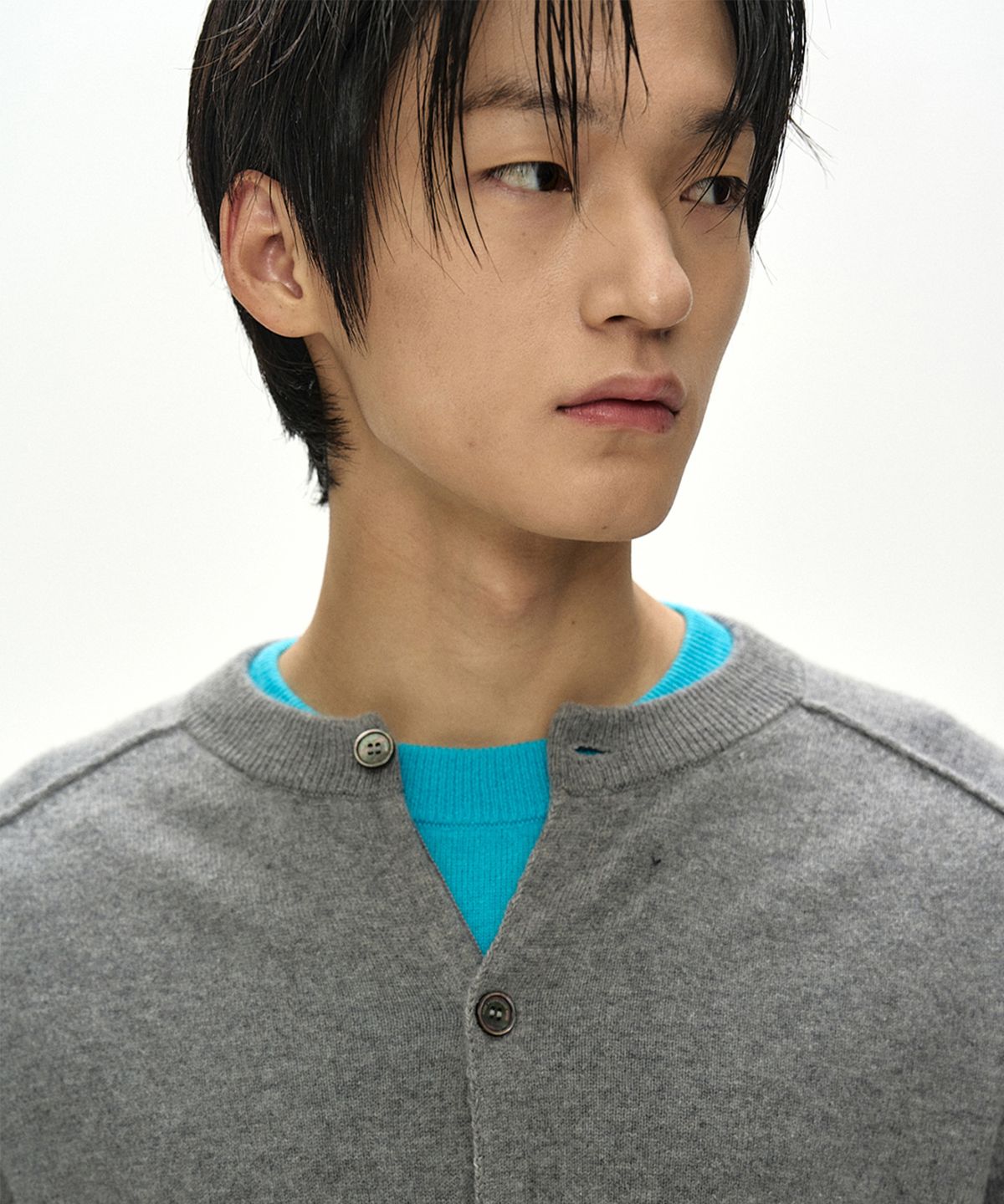 앤더슨벨(ADSB ANDERSSON BELL) SHANE CASHMERE CREW-NECK CARDIGAN (GREY)