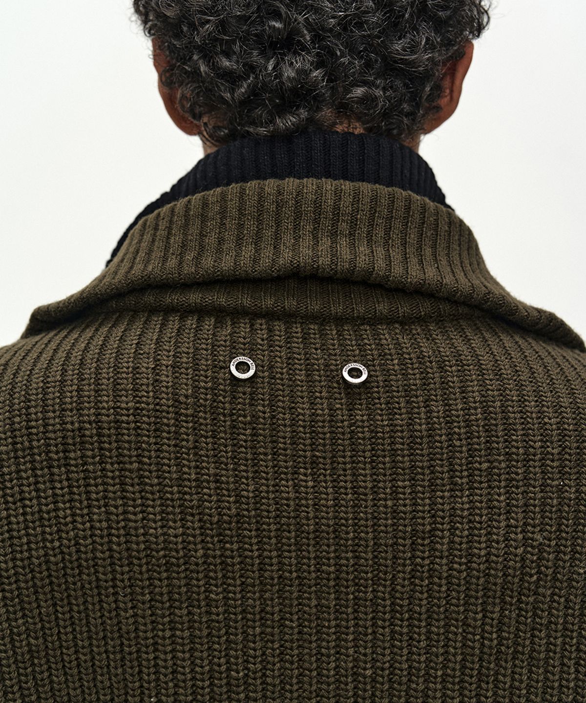 앤더슨벨(ADSB ANDERSSON BELL) DOUBLE LAYERED QUARTER ZIP-UP SWEATER (KHAKI/BLACK)