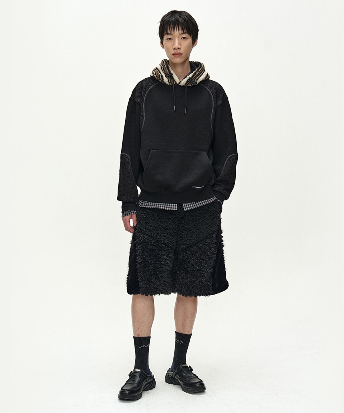 앤더슨벨(ADSB ANDERSSON BELL) UNISEX KNIT PANEL FLEECE HOODIE (BLACK)