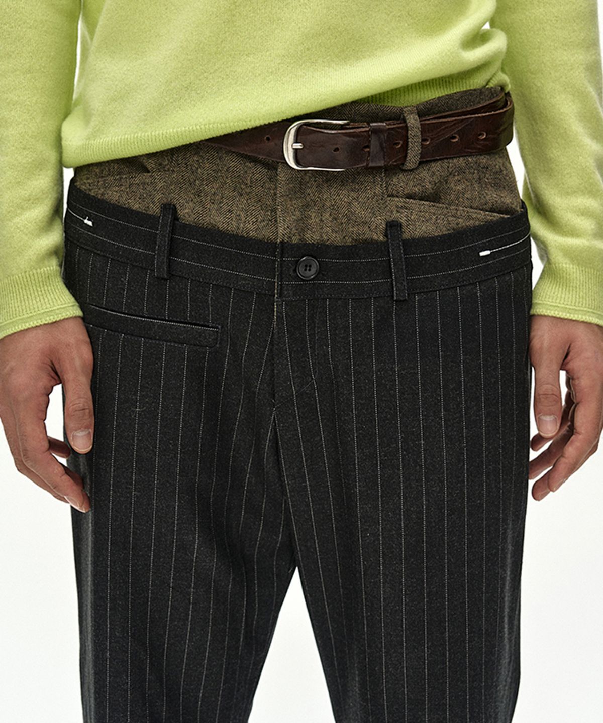 앤더슨벨(ADSB ANDERSSON BELL) DOUBLE WAIST STRIPE WOOL TROUSERS (DARK GREY/BEIGE)