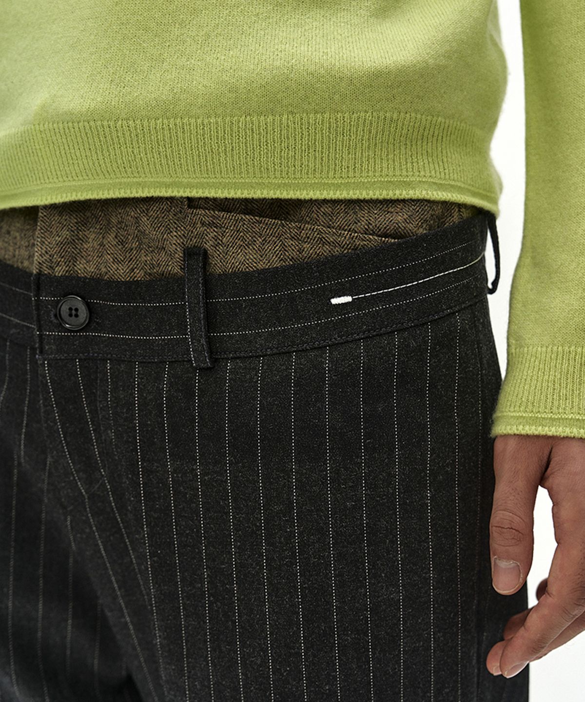 앤더슨벨(ADSB ANDERSSON BELL) DOUBLE WAIST STRIPE WOOL TROUSERS (DARK GREY/BEIGE)