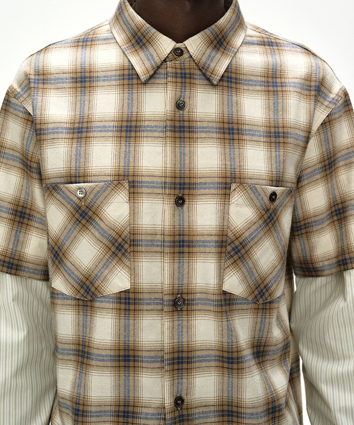 앤더슨벨(ADSB ANDERSSON BELL) SLEEVE LAYERED CHECK SHIRT (IVORY STRIPE)