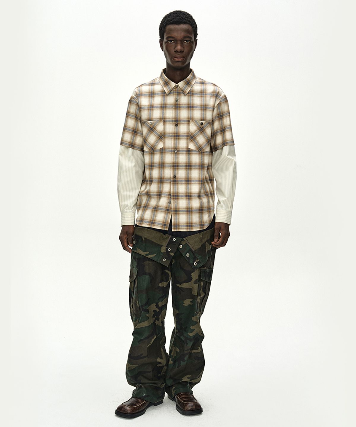 앤더슨벨(ADSB ANDERSSON BELL) SLEEVE LAYERED CHECK SHIRT (IVORY STRIPE)