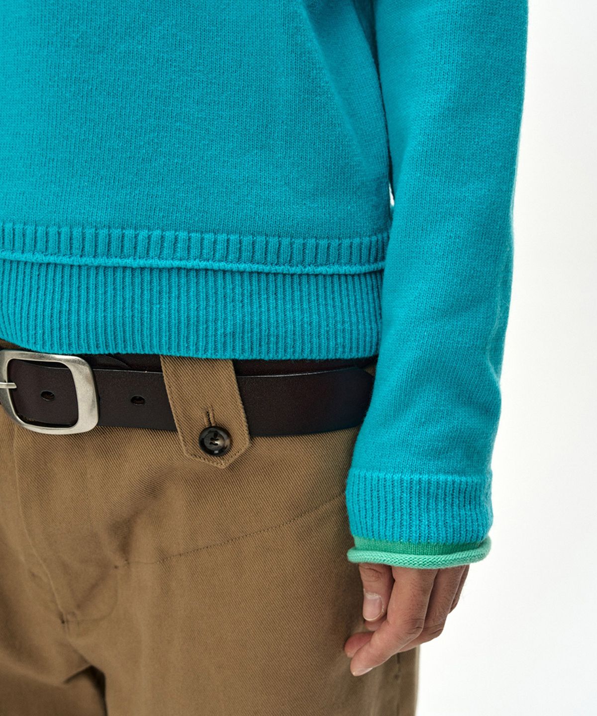 앤더슨벨(ADSB ANDERSSON BELL) UNISEX LAYERED V-NECK SWEATER (SKY BLUE)