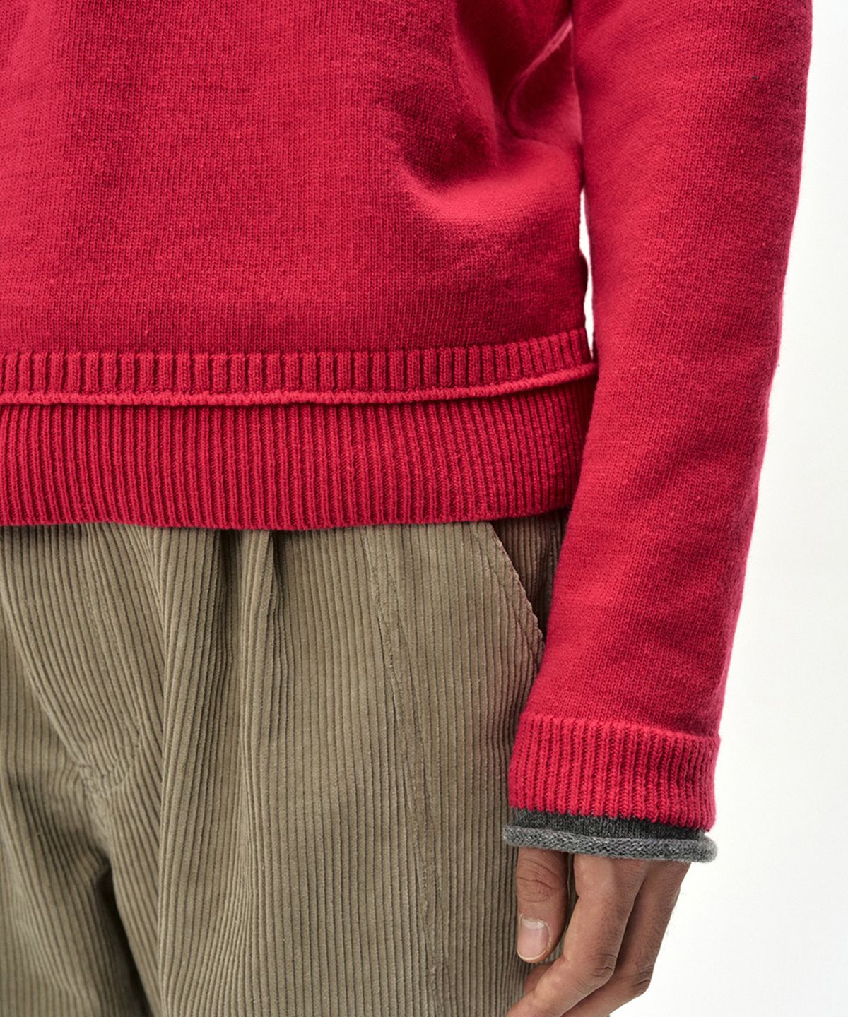 앤더슨벨(ADSB ANDERSSON BELL) UNISEX LAYERED V-NECK SWEATER (MAGENTA)