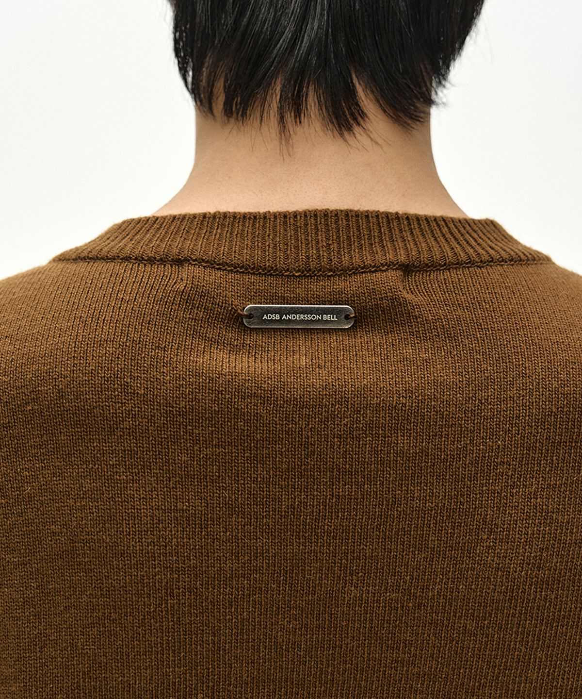 앤더슨벨(ADSB ANDERSSON BELL) UNISEX LAYERED V-NECK SWEATER (BROWN)