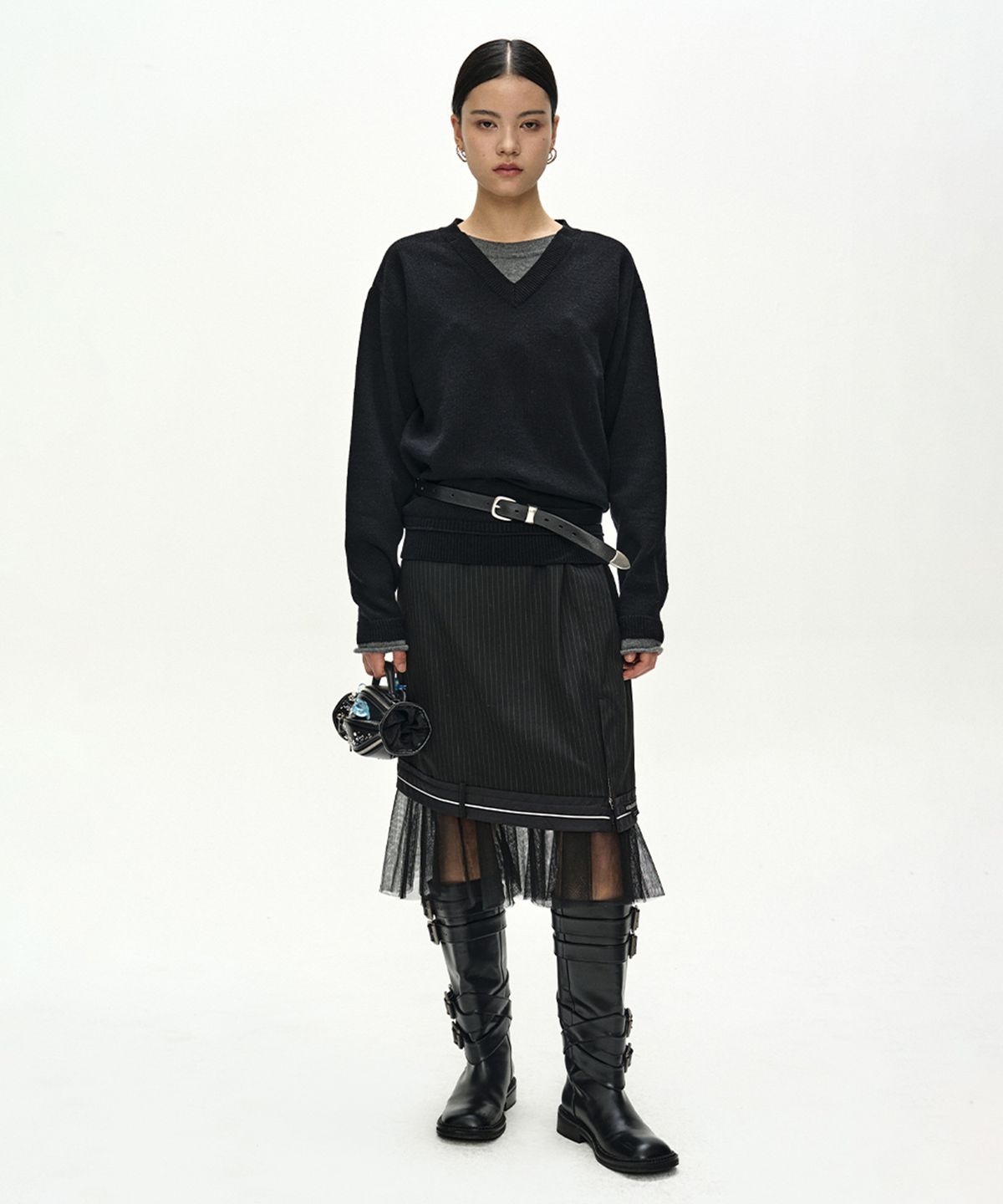 앤더슨벨(ADSB ANDERSSON BELL) UNISEX LAYERED V-NECK SWEATER (BLACK)