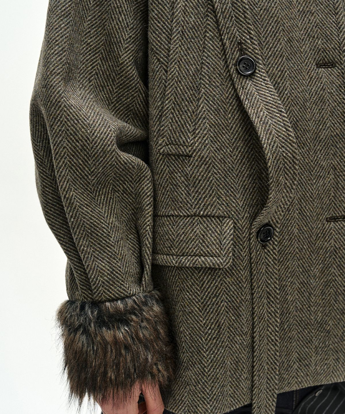 앤더슨벨(ADSB ANDERSSON BELL) FUR CUFF HIGH NECK COAT (BROWN)