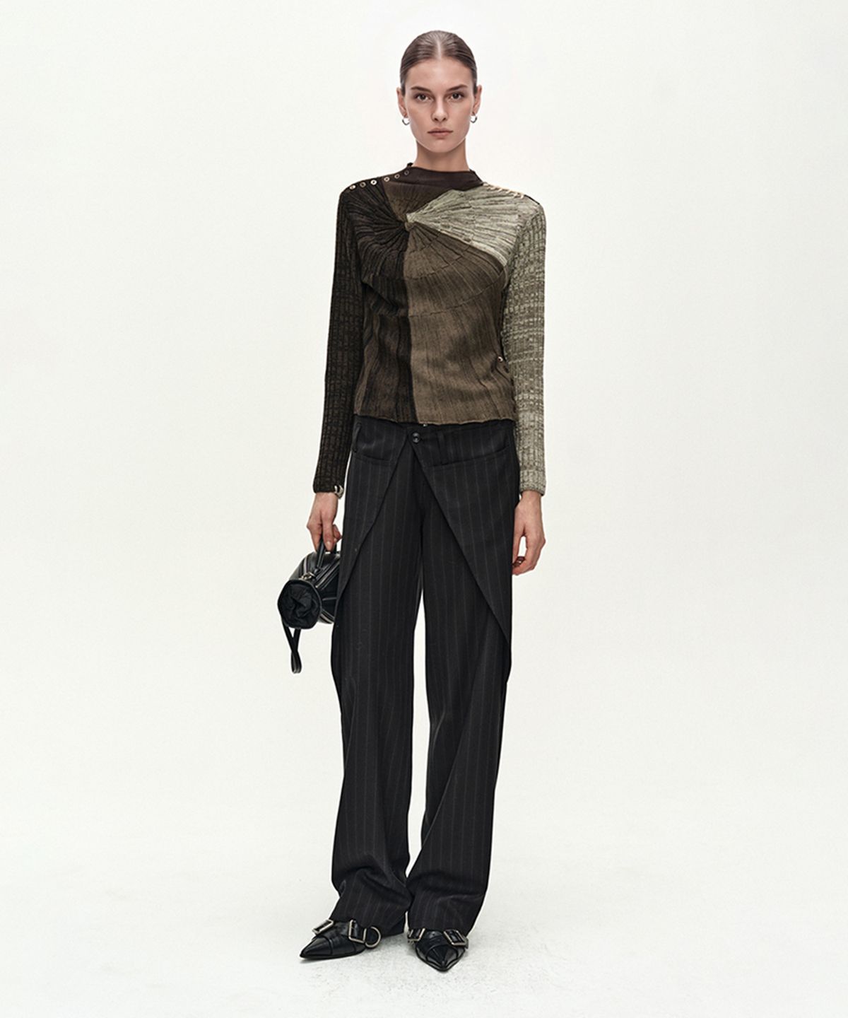 앤더슨벨(ADSB ANDERSSON BELL) ASYMMETRIC TWIST BUTTON TOP (MULTI)