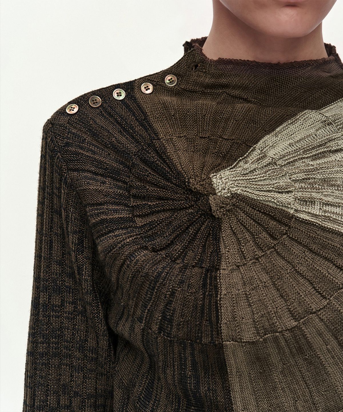앤더슨벨(ADSB ANDERSSON BELL) ASYMMETRIC TWIST BUTTON TOP (MULTI)