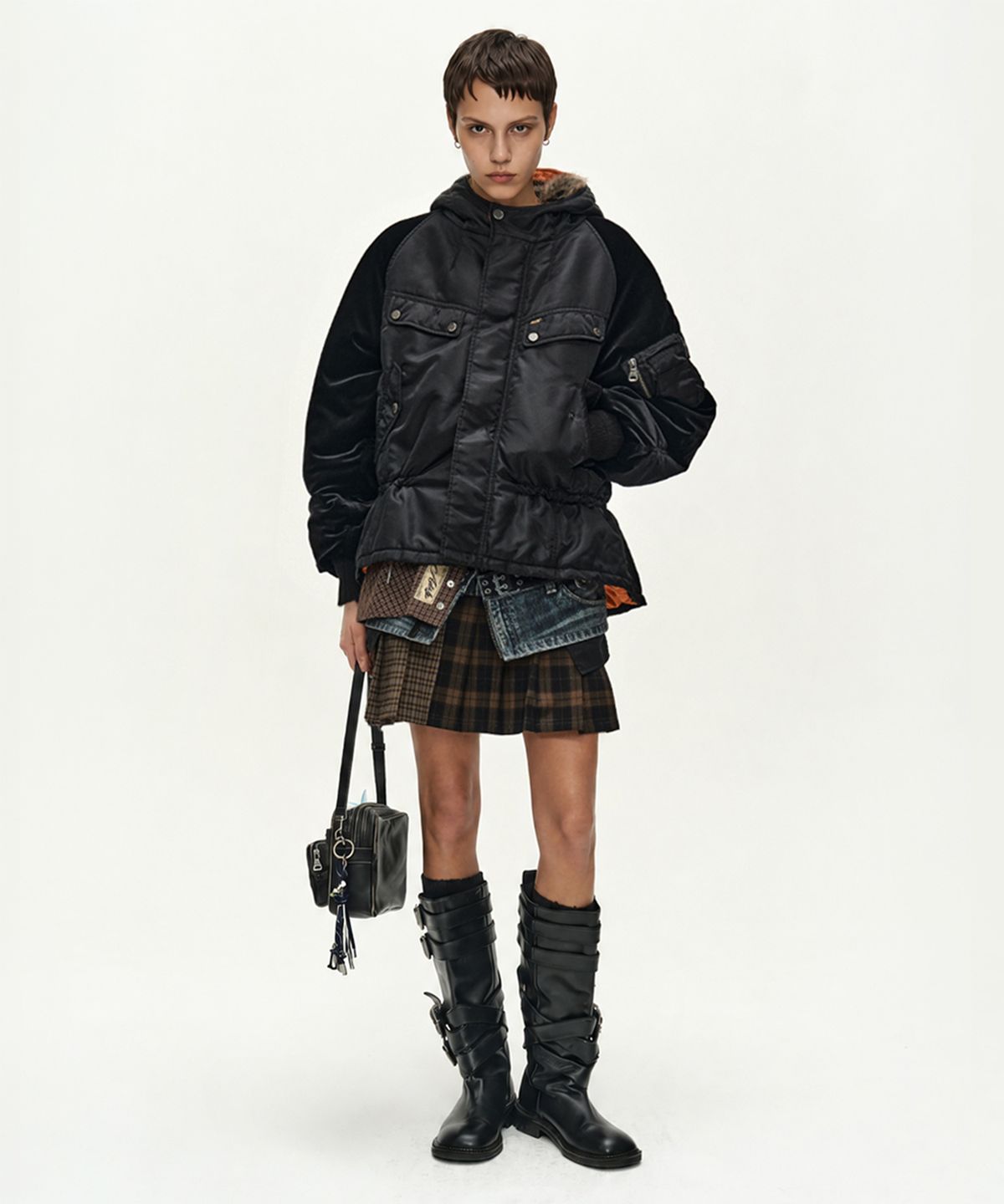앤더슨벨(ADSB ANDERSSON BELL) UTILITY HOODED PUFFER PEPLUM JACKET (BLACK)