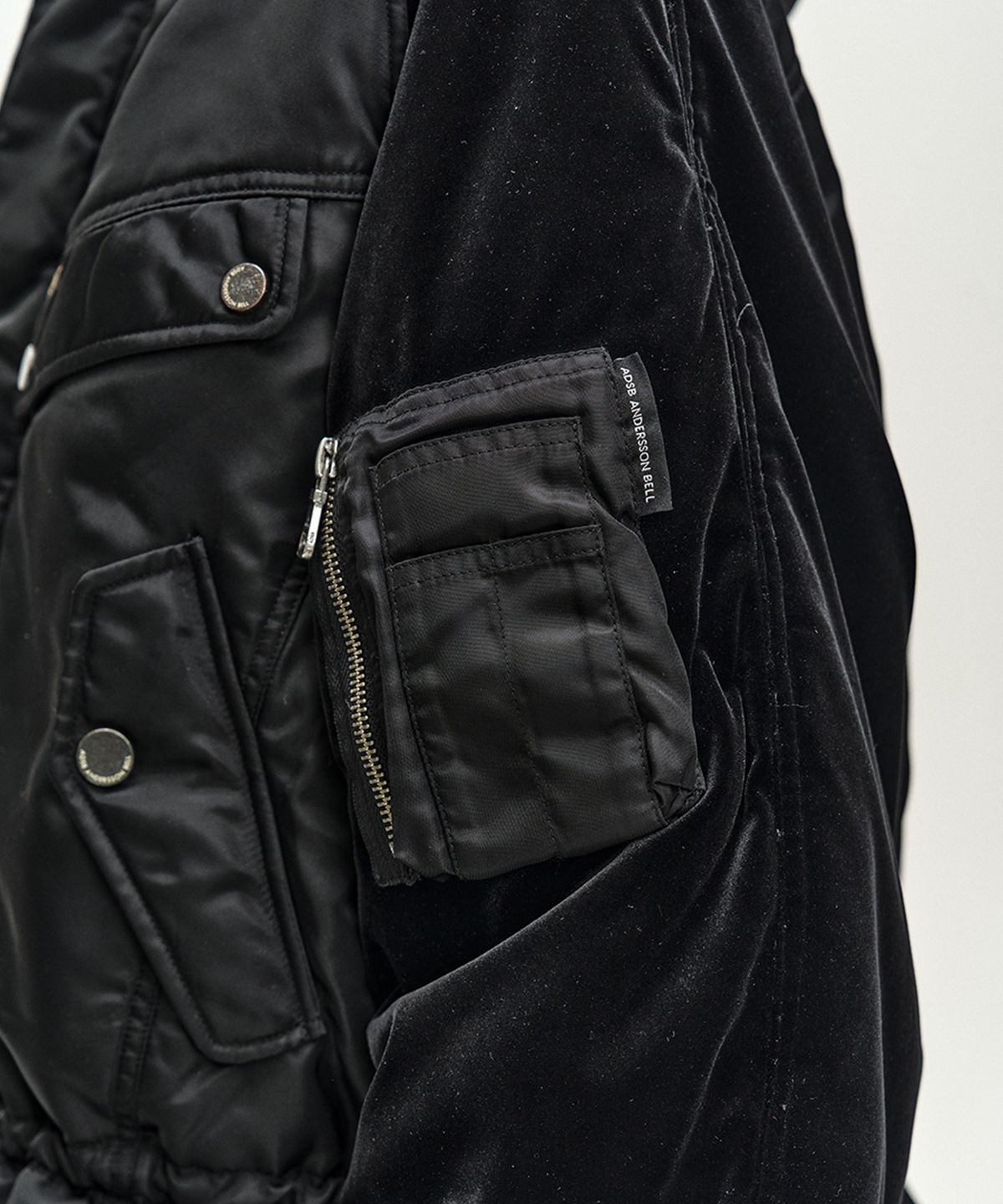 앤더슨벨(ADSB ANDERSSON BELL) UTILITY HOODED PUFFER PEPLUM JACKET (BLACK)